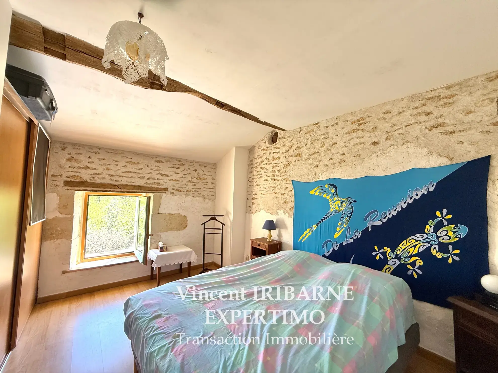 Belle maison charentaise rénovée avec 5 chambres, jardin et garage à La Chapelle des Pots 