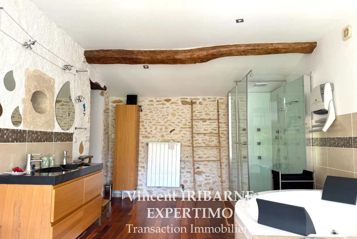 Belle maison charentaise rénovée avec 5 chambres, jardin et garage à La Chapelle des Pots 