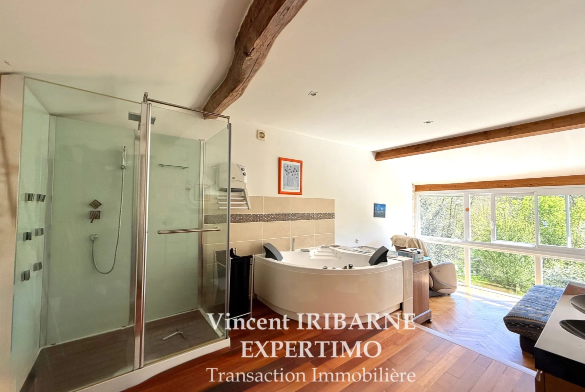 Belle maison charentaise rénovée avec 5 chambres, jardin et garage à La Chapelle des Pots 