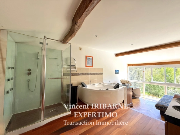 Belle maison charentaise rénovée avec 5 chambres, jardin et garage à La Chapelle des Pots