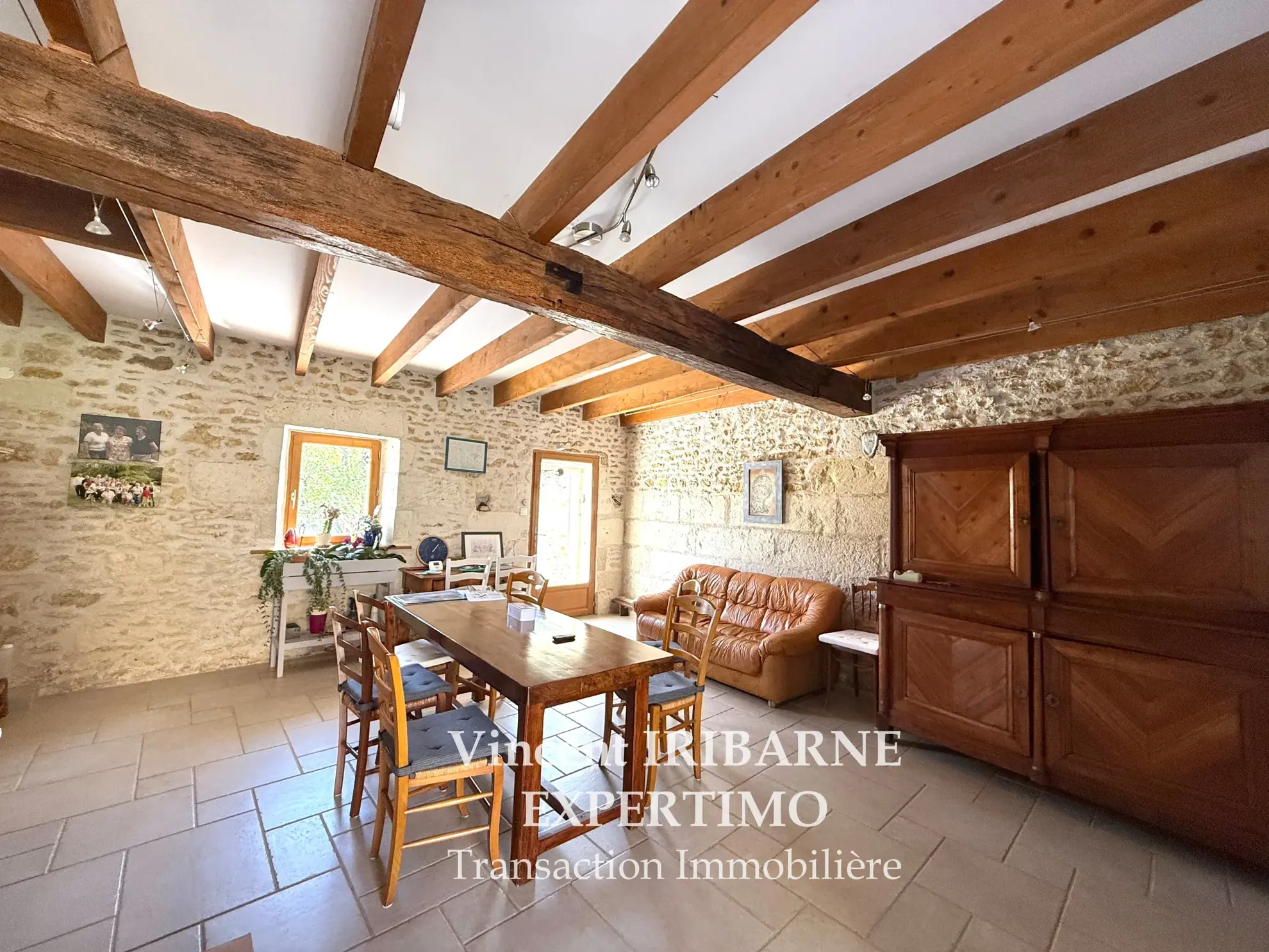 Belle maison charentaise rénovée avec 5 chambres, jardin et garage à La Chapelle des Pots 