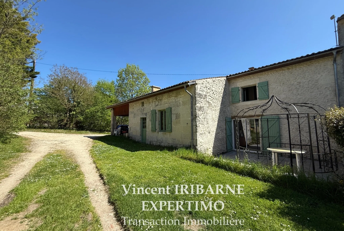 Belle maison charentaise rénovée avec 5 chambres, jardin et garage à La Chapelle des Pots 