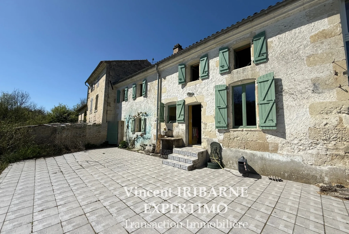 Belle maison charentaise rénovée avec 5 chambres, jardin et garage à La Chapelle des Pots 