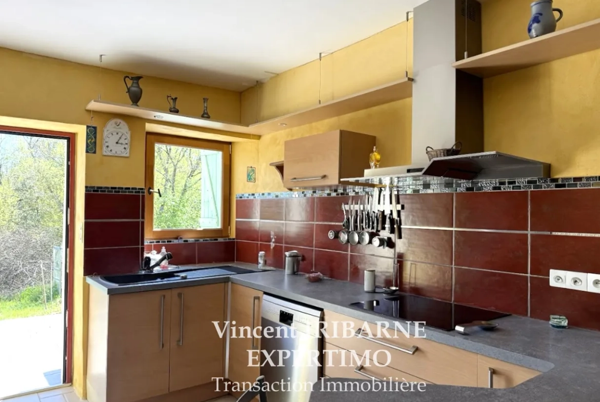 Belle maison charentaise rénovée avec 5 chambres, jardin et garage à La Chapelle des Pots 