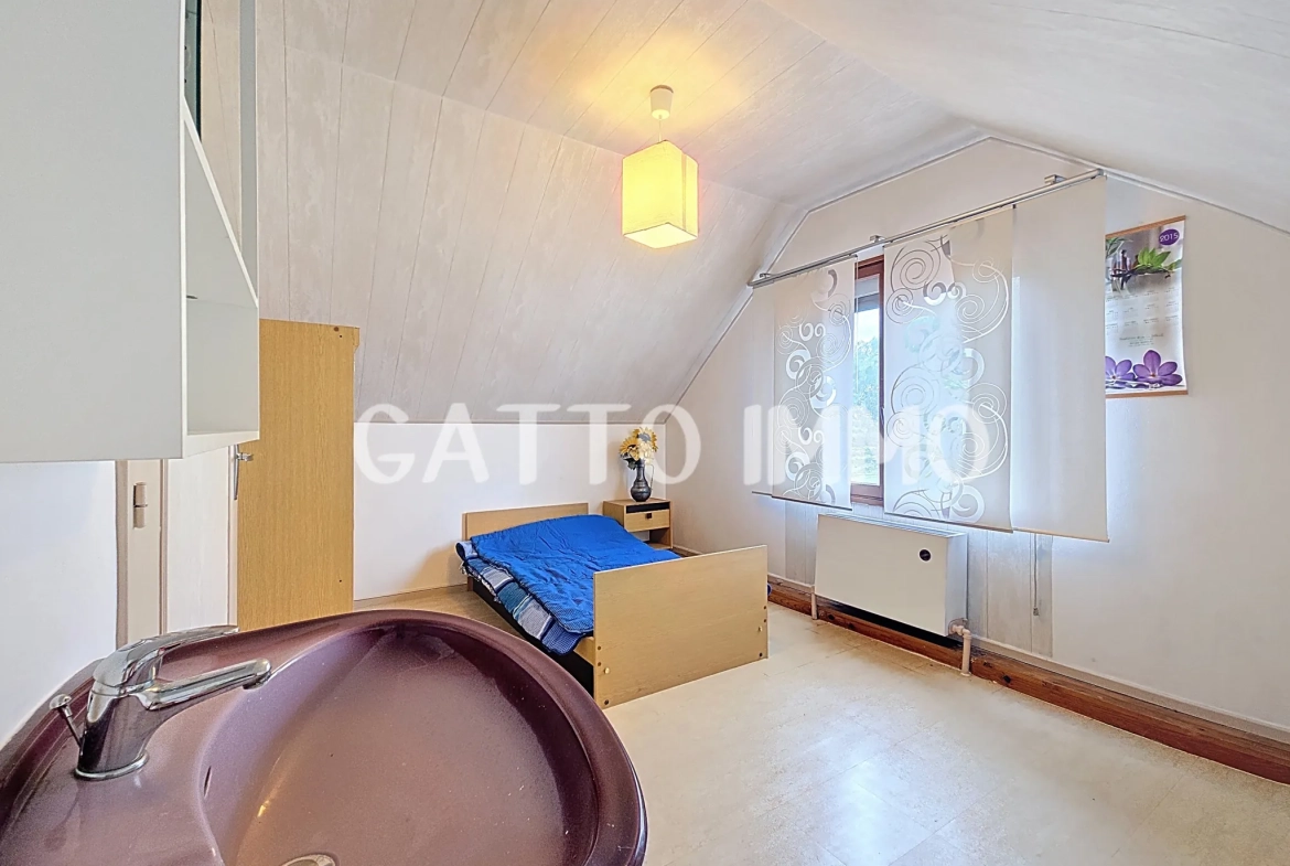 Maison à rénover de 130m² avec 5 chambres, grand garage et jardin à Marly 