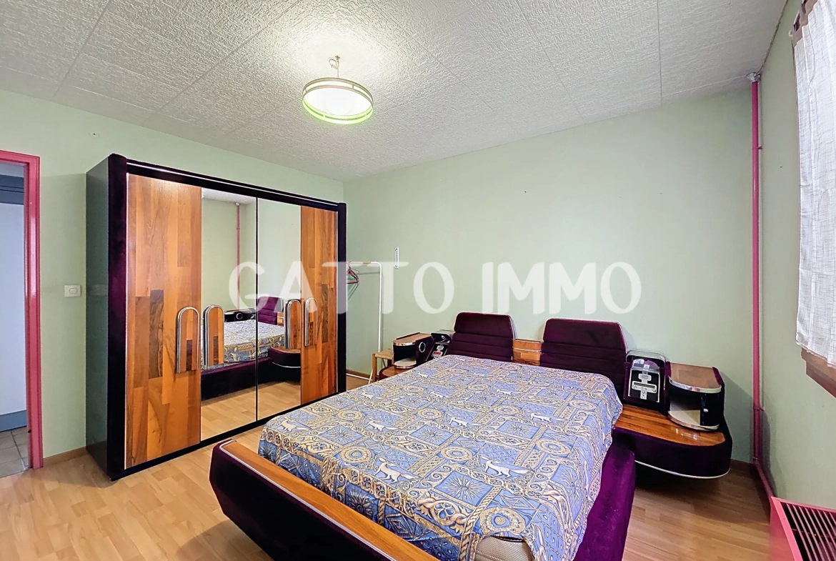 Maison à rénover de 130m² avec 5 chambres, grand garage et jardin à Marly 