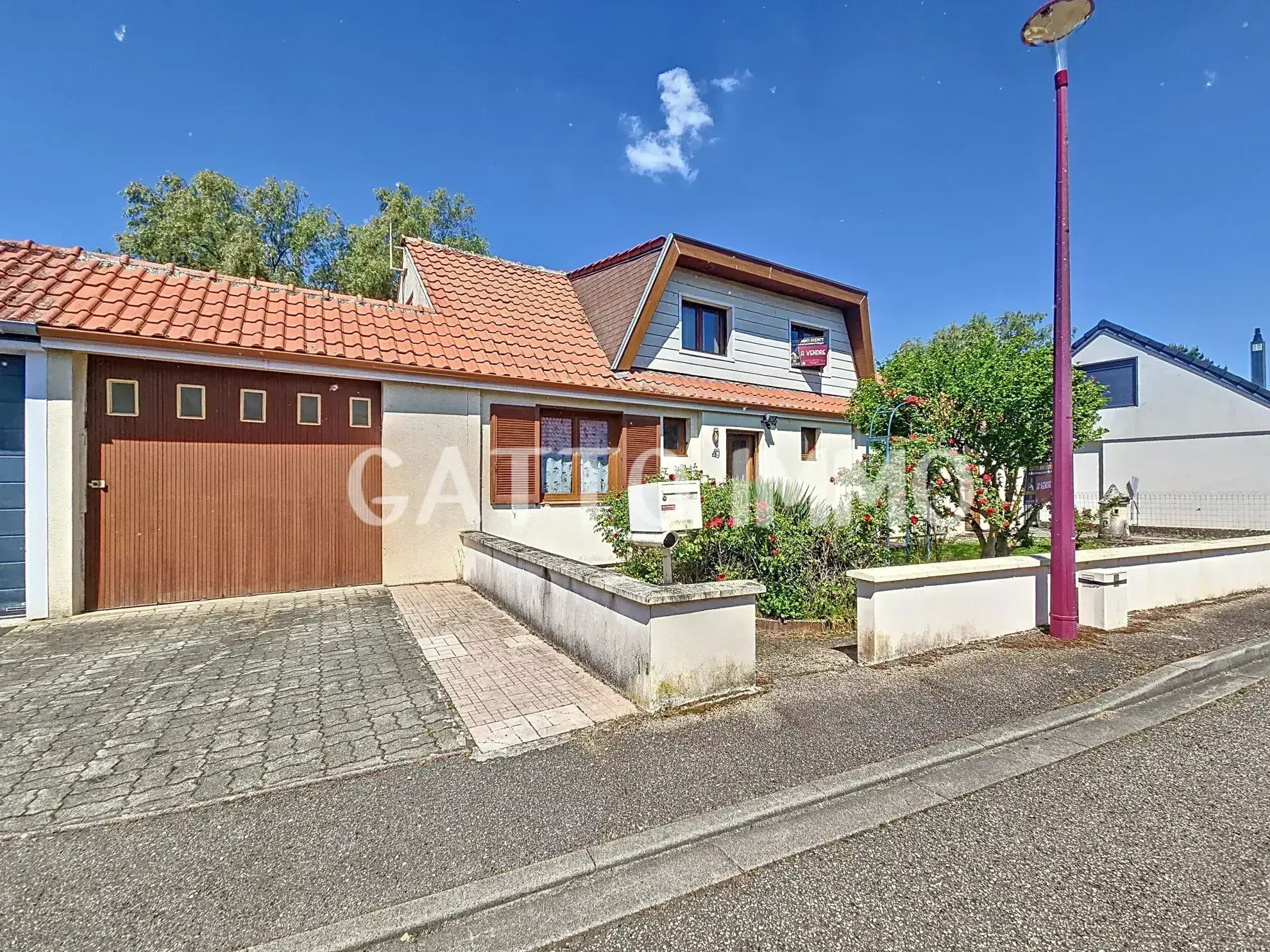 Maison à rénover de 130m² avec 5 chambres, grand garage et jardin à Marly 