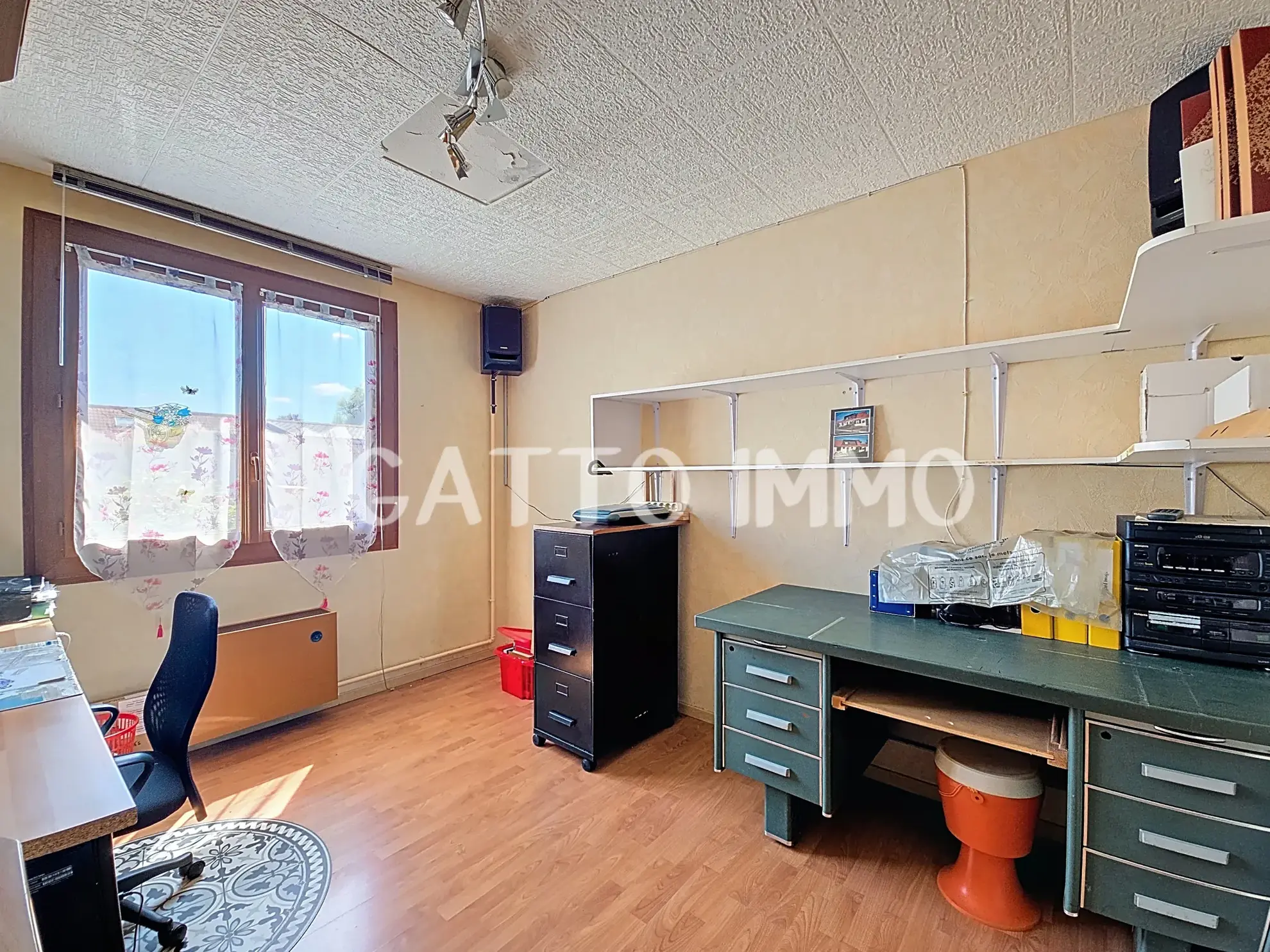 Maison à rénover de 130m² avec 5 chambres, grand garage et jardin à Marly 