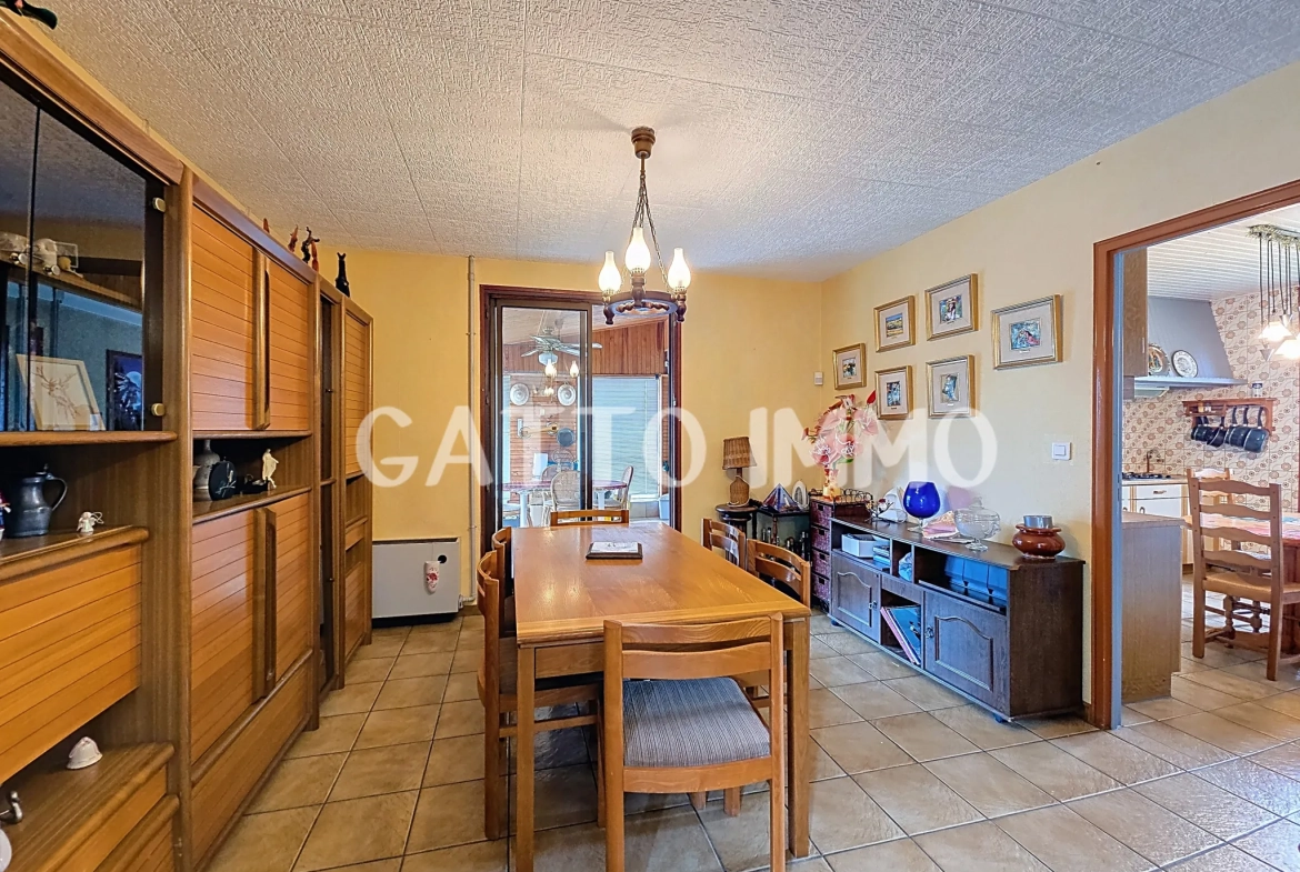 Maison à rénover de 130m² avec 5 chambres, grand garage et jardin à Marly 