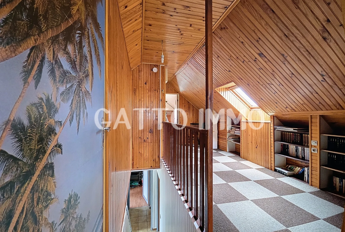 Maison à rénover de 130m² avec 5 chambres, grand garage et jardin à Marly 