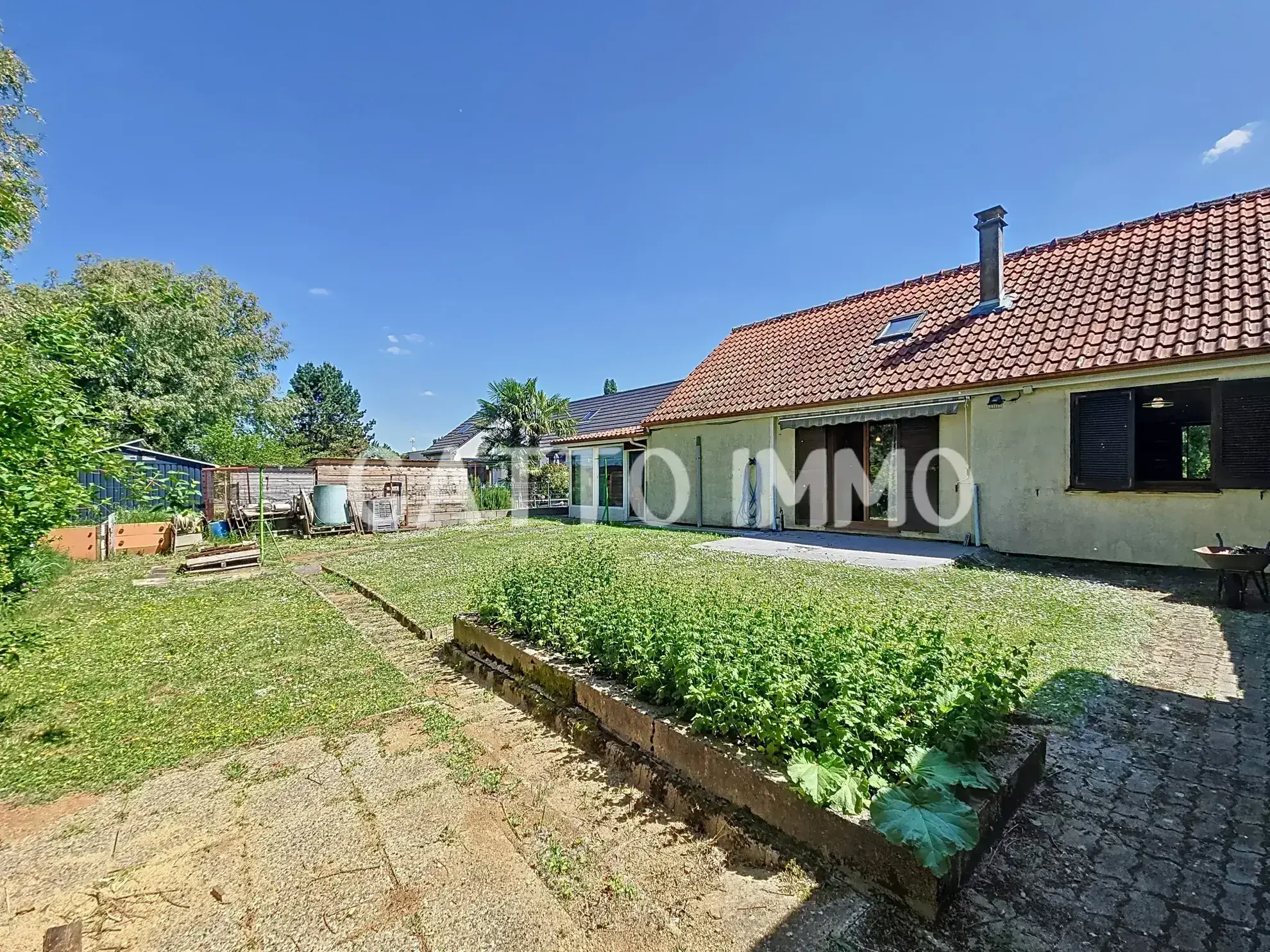 Maison à rénover de 130m² avec 5 chambres, grand garage et jardin à Marly 