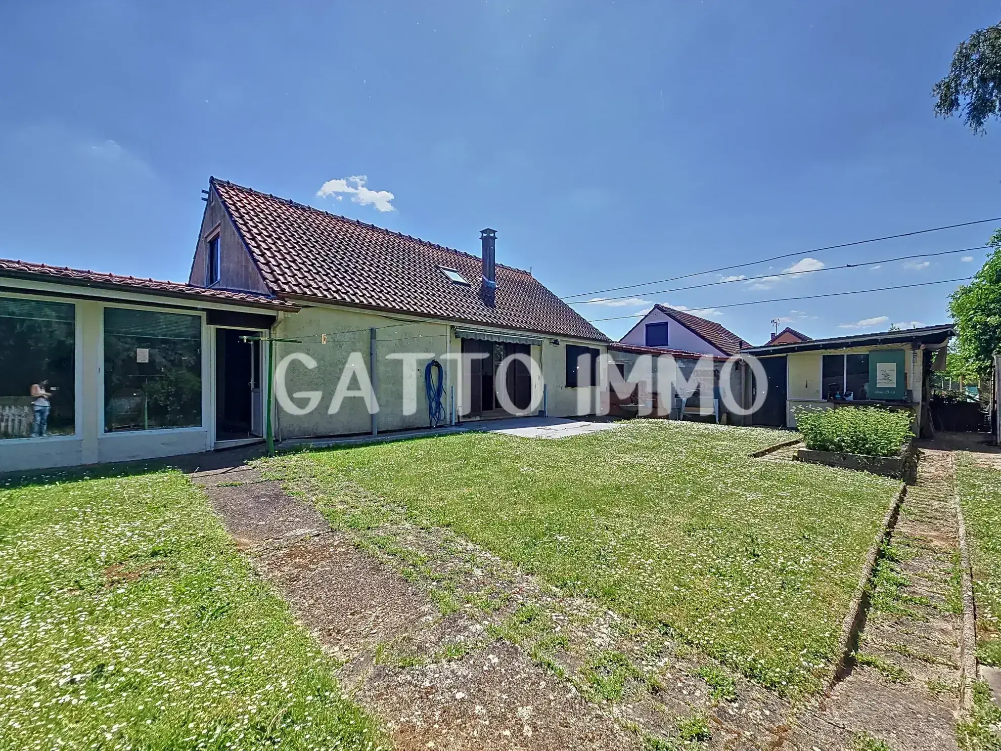 Maison à rénover de 130m² avec 5 chambres, grand garage et jardin à Marly 