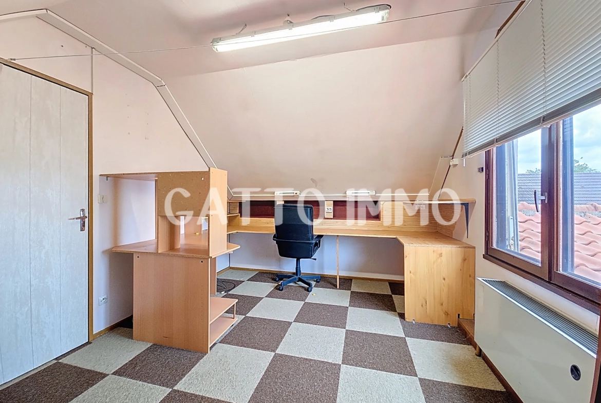 Maison à rénover de 130m² avec 5 chambres, grand garage et jardin à Marly 