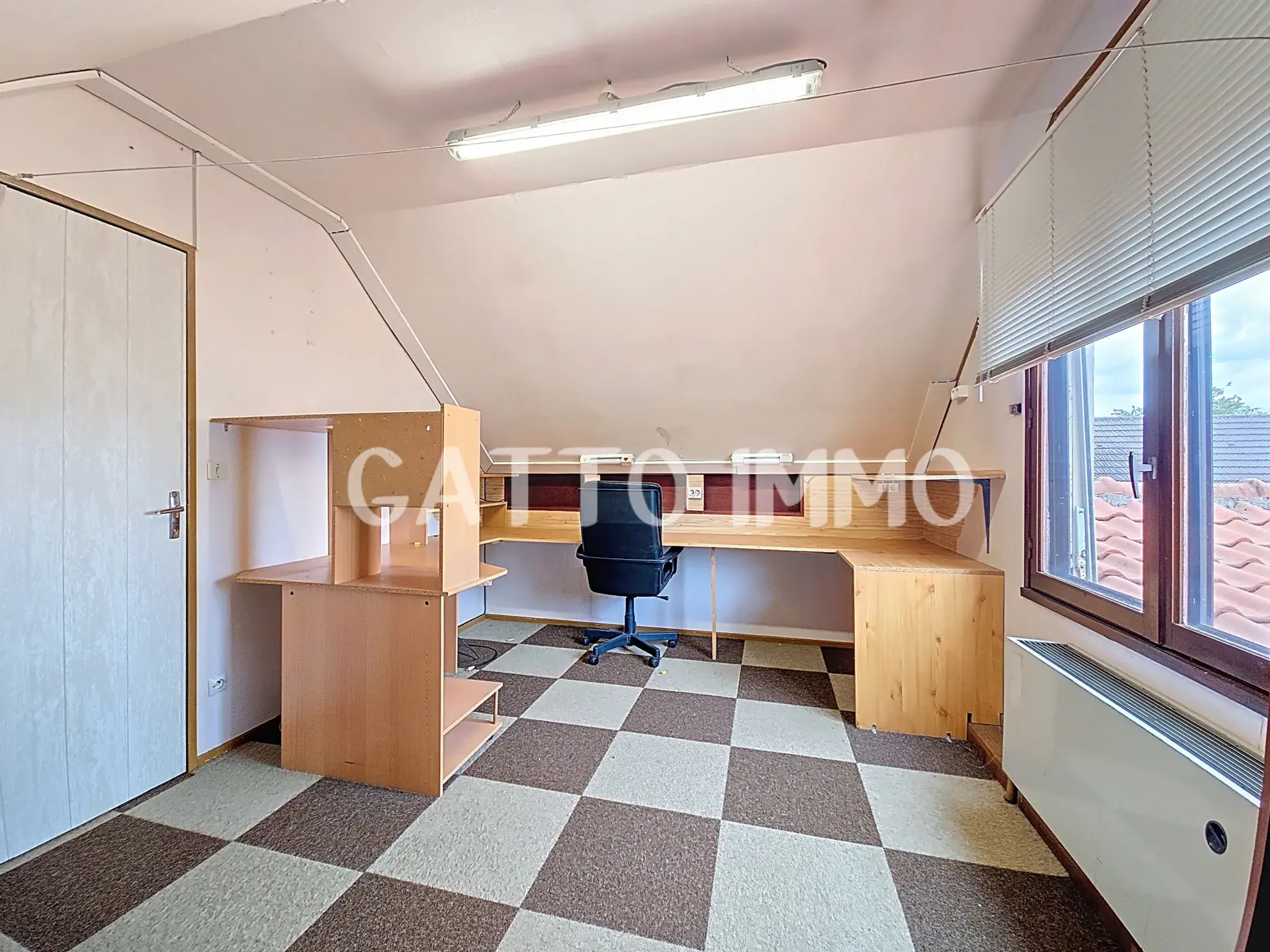 Maison à rénover de 130m² avec 5 chambres, grand garage et jardin à Marly 