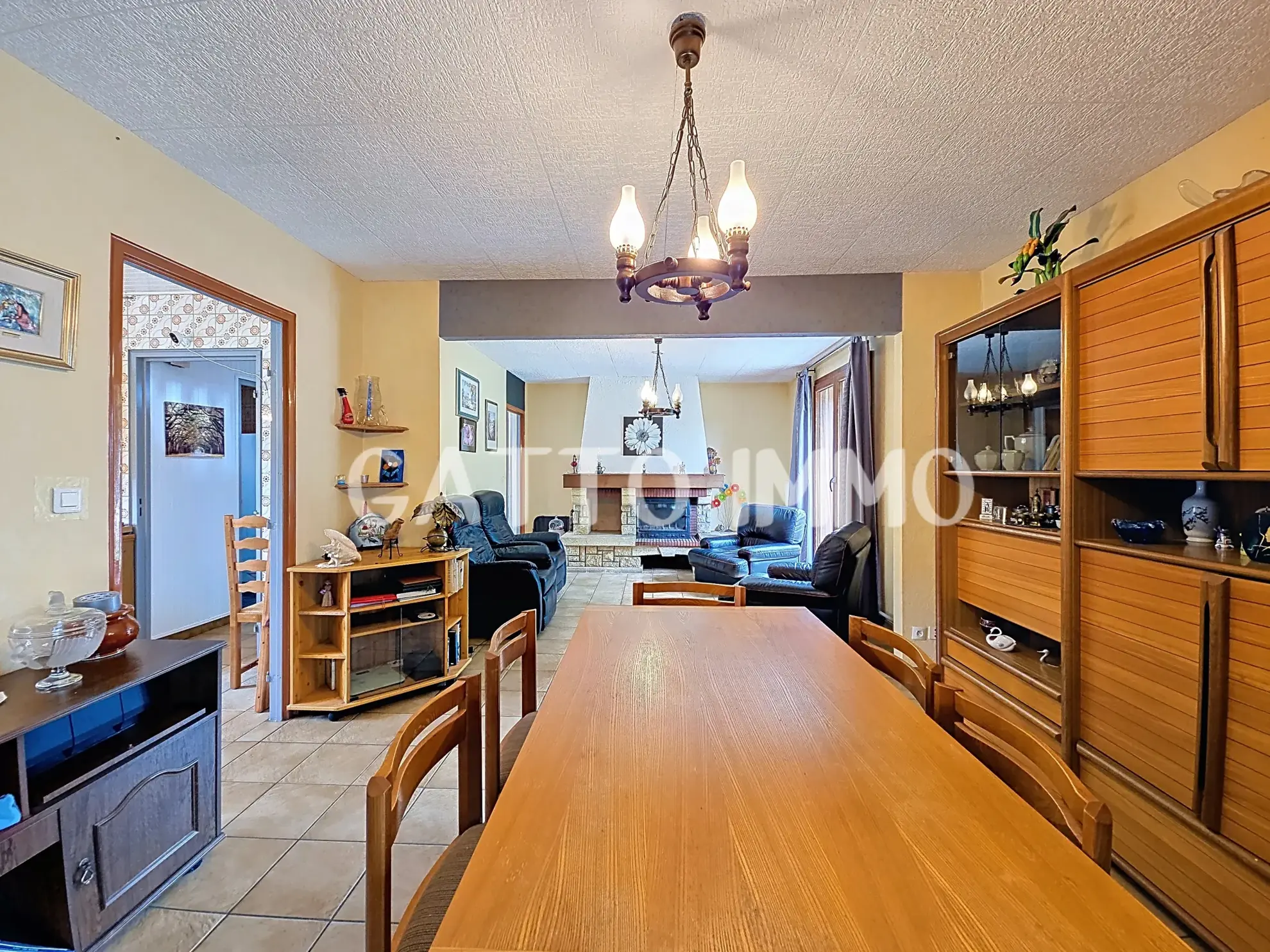 Maison à rénover de 130m² avec 5 chambres, grand garage et jardin à Marly 