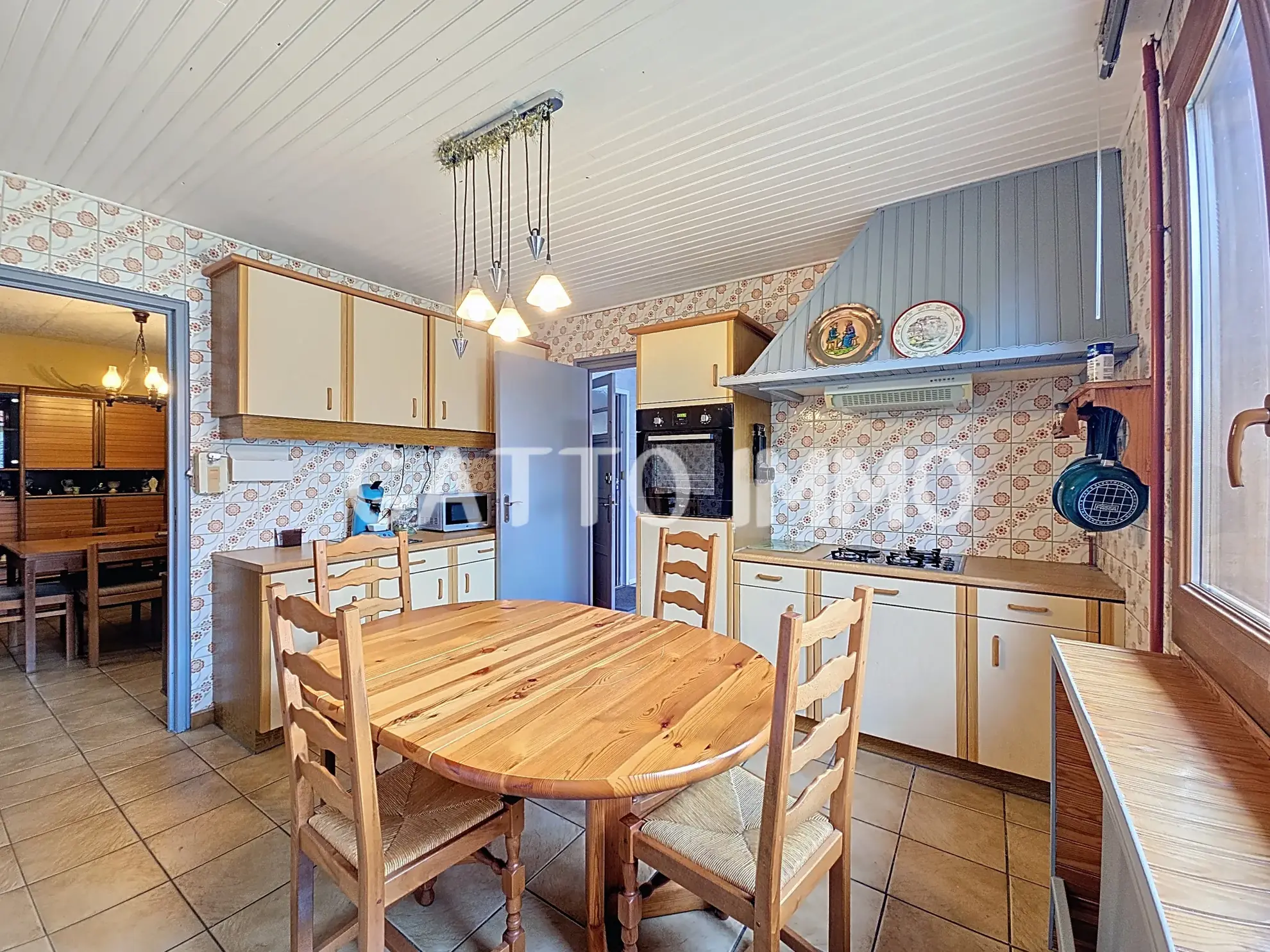 Maison à rénover de 130m² avec 5 chambres, grand garage et jardin à Marly 