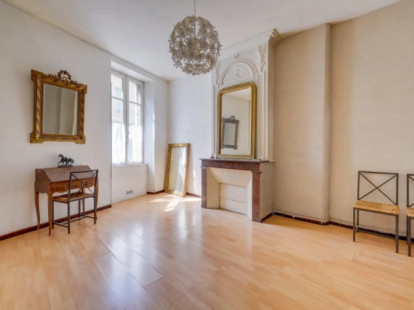 Appartement T2 de 45m² en rez-de-chaussée à Bordeaux avec cave et emplacement privilégié