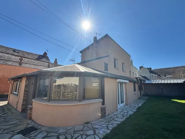 Maison T4 de 113 m² avec garage et dépendance à Caudebec-lès-Elbeuf 
