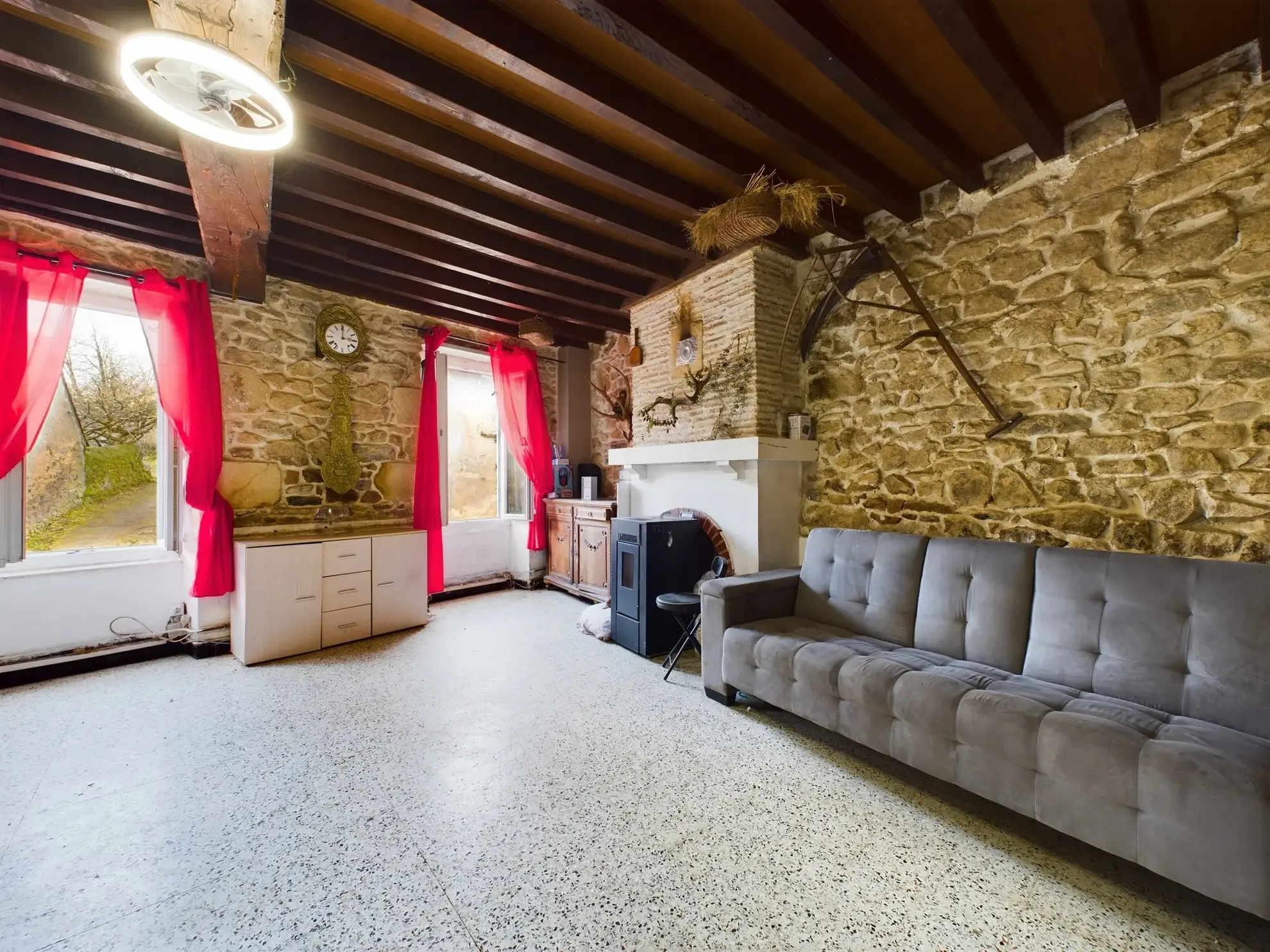 Maison de village rénovée à Saint-Saulge avec jardin de 334 m² et potentiel d'agrandissement 