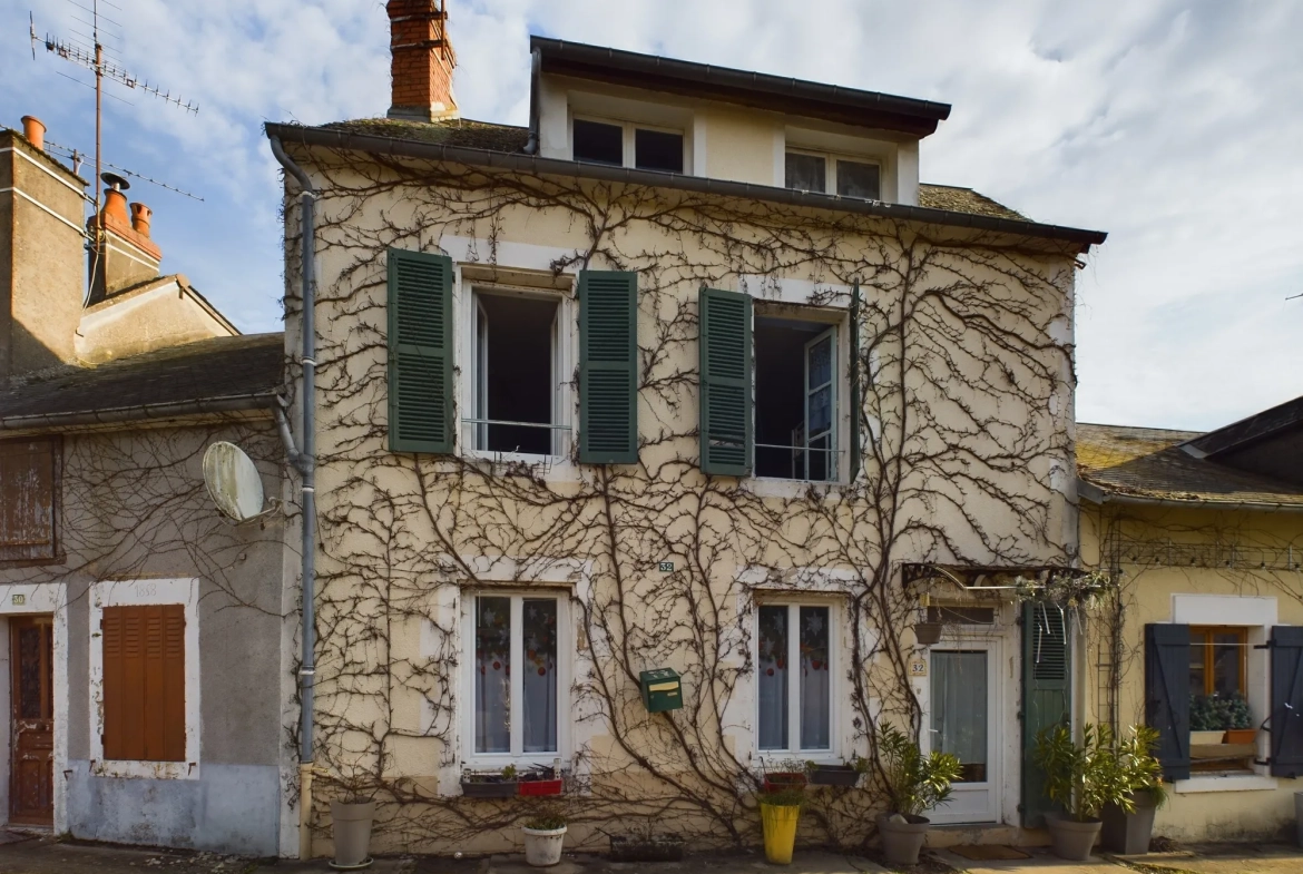 Maison de village rénovée à Saint-Saulge avec jardin de 334 m² et potentiel d'agrandissement 