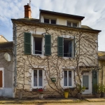 Maison de village rénovée à Saint-Saulge avec jardin de 334 m² et potentiel d'agrandissement