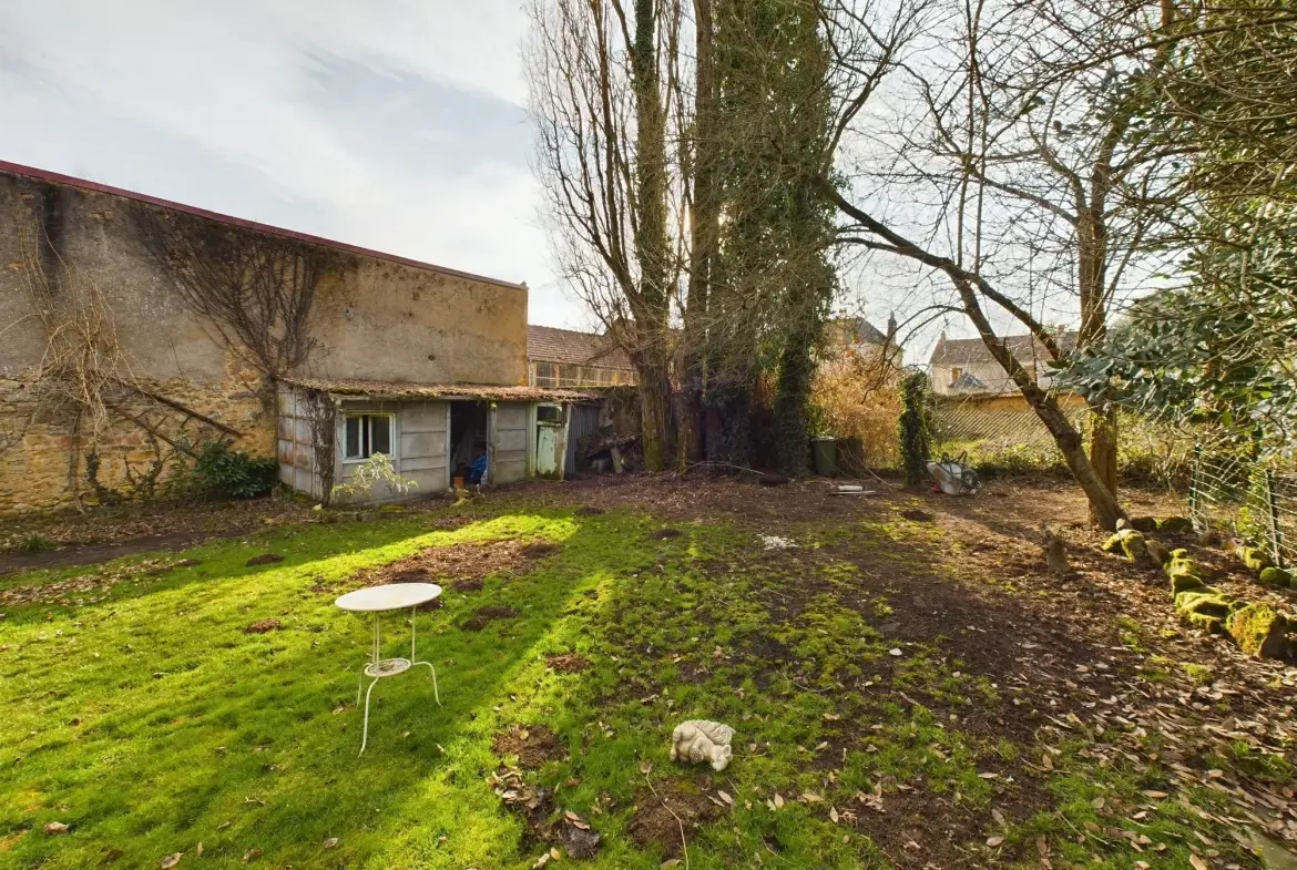 Maison de village rénovée à Saint-Saulge avec jardin de 334 m² et potentiel d'agrandissement 