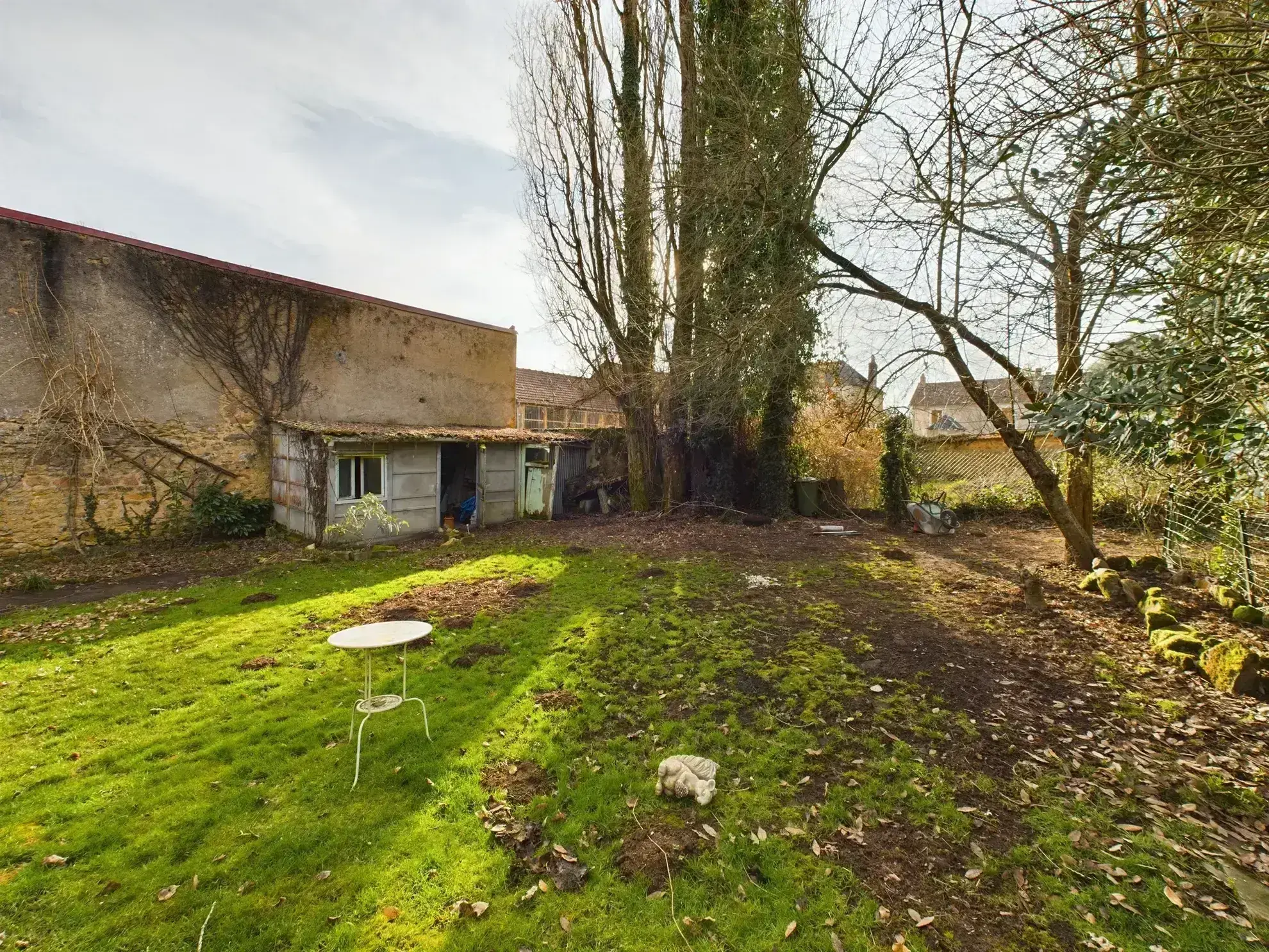 Maison de village rénovée à Saint-Saulge avec jardin de 334 m² et potentiel d'agrandissement 