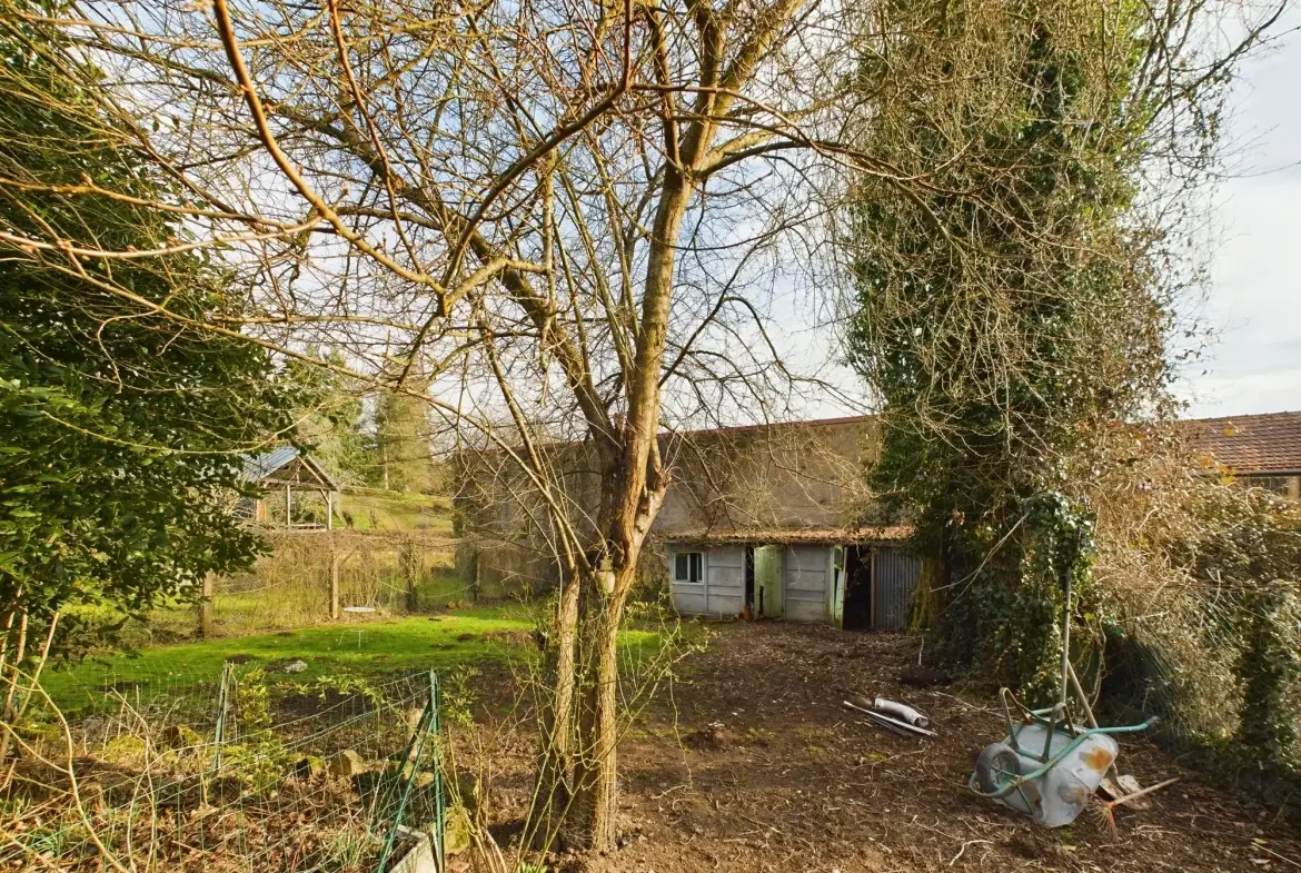 Maison de village rénovée à Saint-Saulge avec jardin de 334 m² et potentiel d'agrandissement 