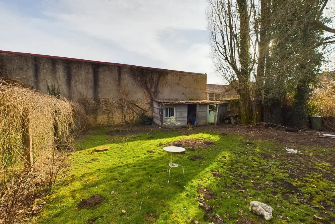 Maison de village rénovée à Saint-Saulge avec jardin de 334 m² et potentiel d'agrandissement 