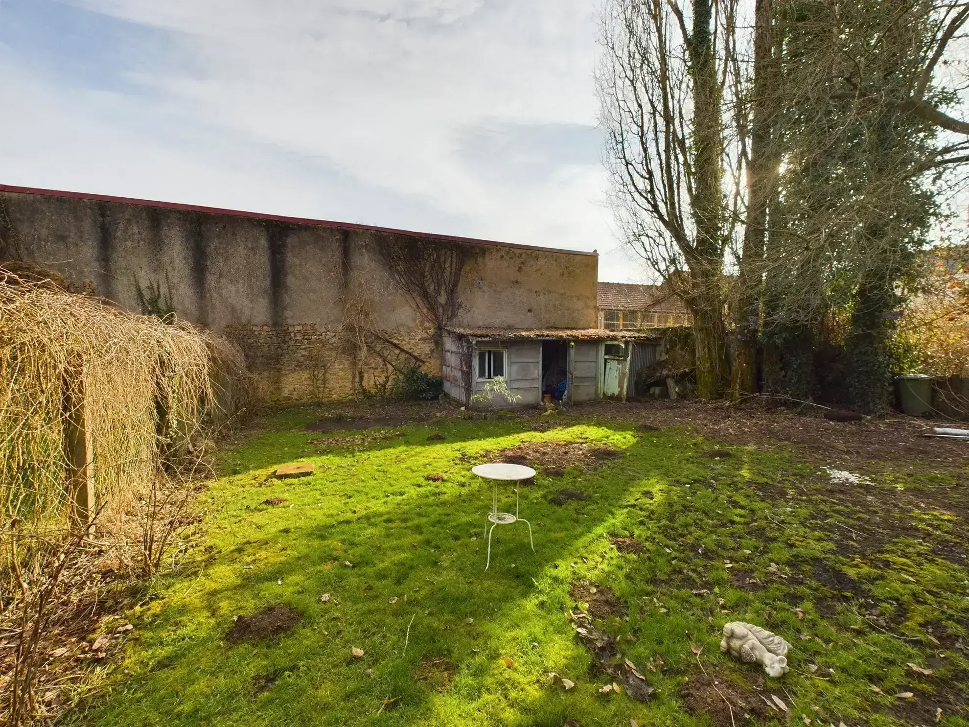 Maison de village rénovée à Saint-Saulge avec jardin de 334 m² et potentiel d'agrandissement 