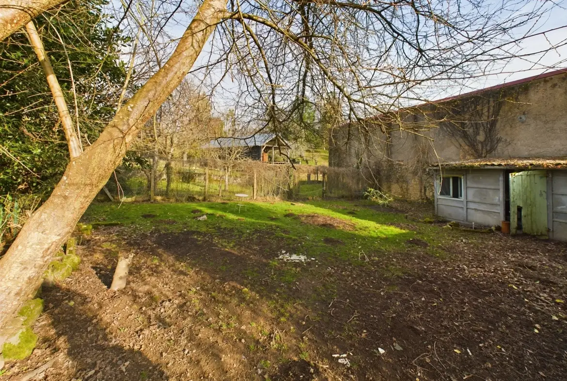 Maison de village rénovée à Saint-Saulge avec jardin de 334 m² et potentiel d'agrandissement 