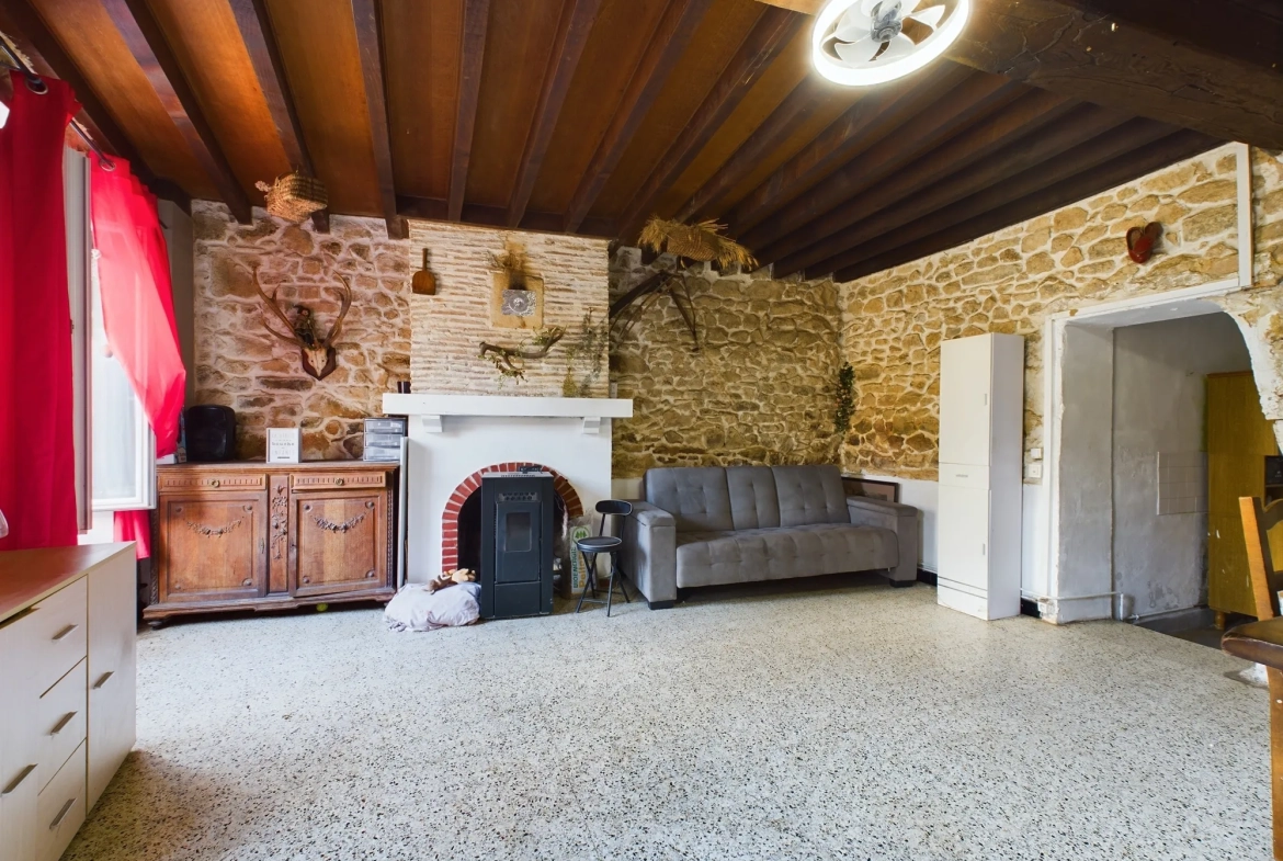 Maison de village rénovée à Saint-Saulge avec jardin de 334 m² et potentiel d'agrandissement 