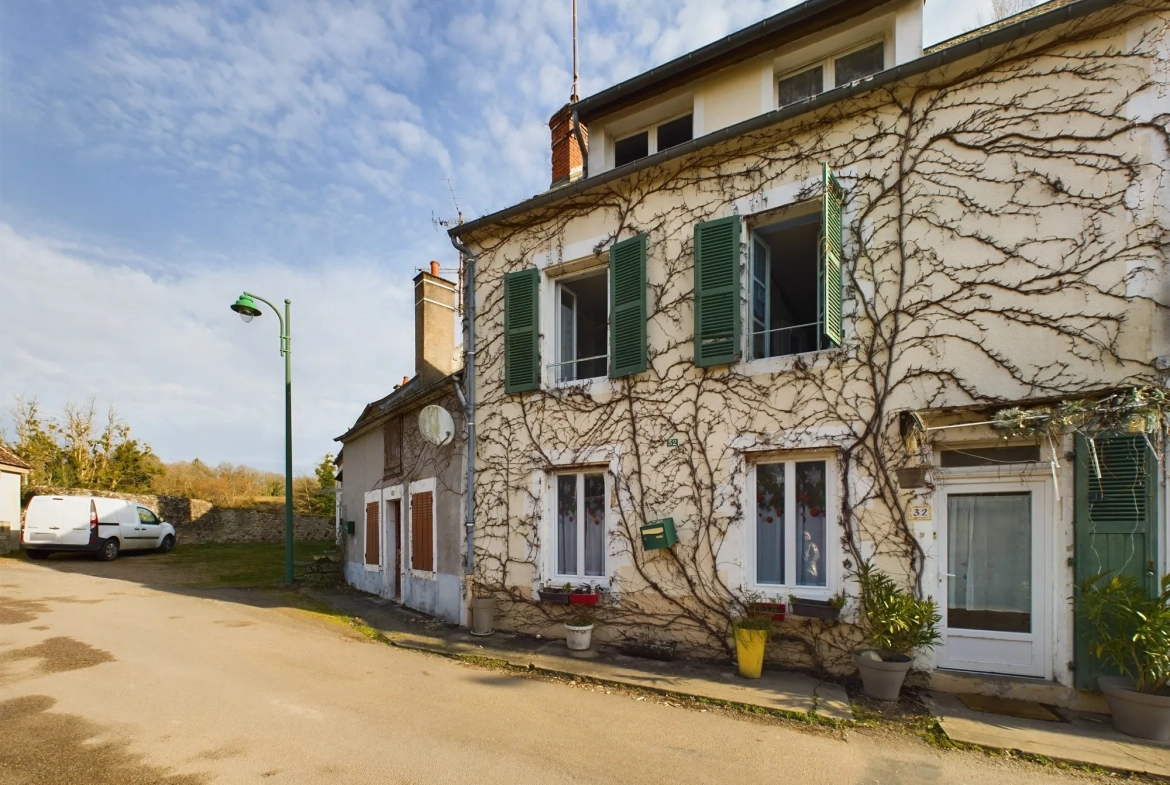 Maison de village rénovée à Saint-Saulge avec jardin de 334 m² et potentiel d'agrandissement 