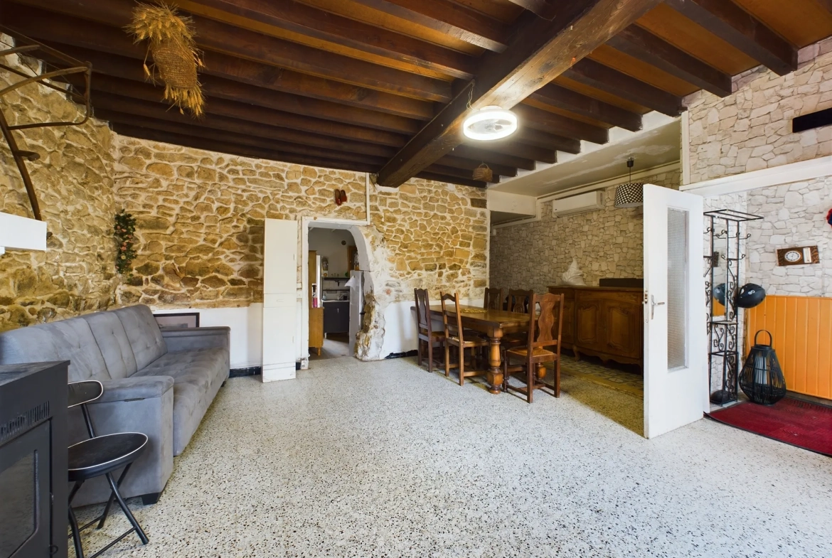 Maison de village rénovée à Saint-Saulge avec jardin de 334 m² et potentiel d'agrandissement 