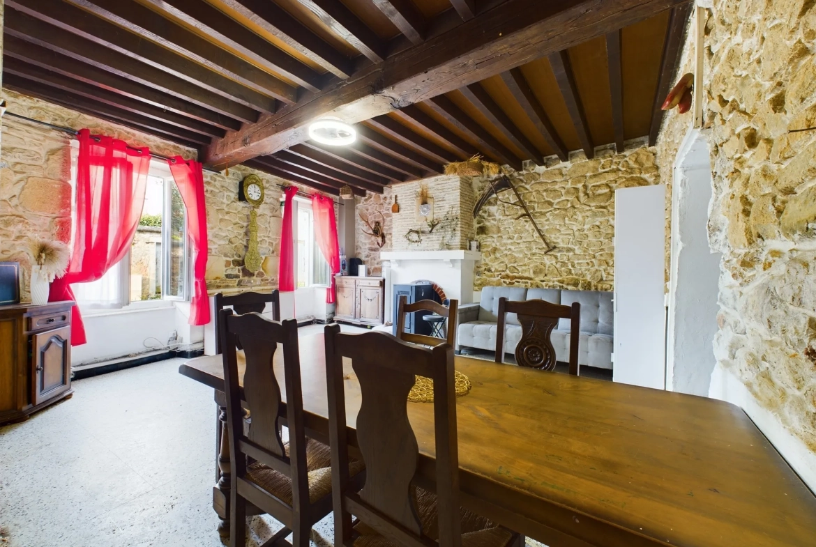 Maison de village rénovée à Saint-Saulge avec jardin de 334 m² et potentiel d'agrandissement 