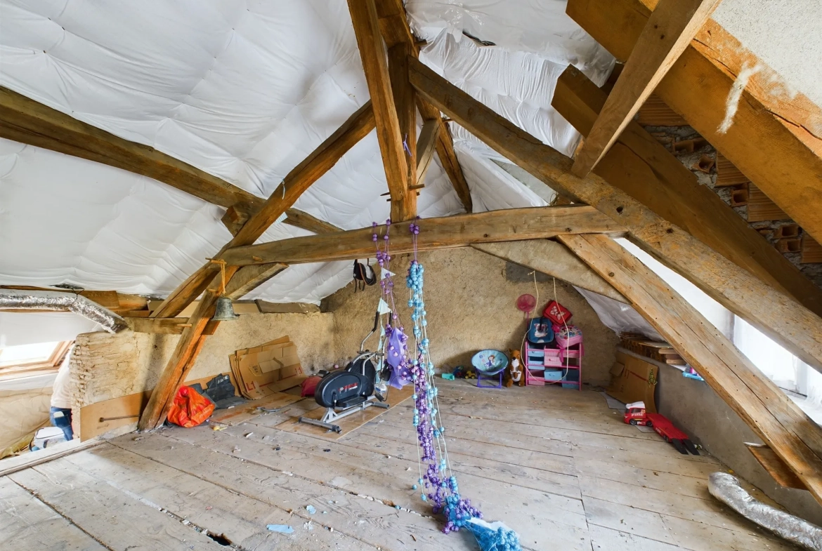 Maison de village rénovée à Saint-Saulge avec jardin de 334 m² et potentiel d'agrandissement 