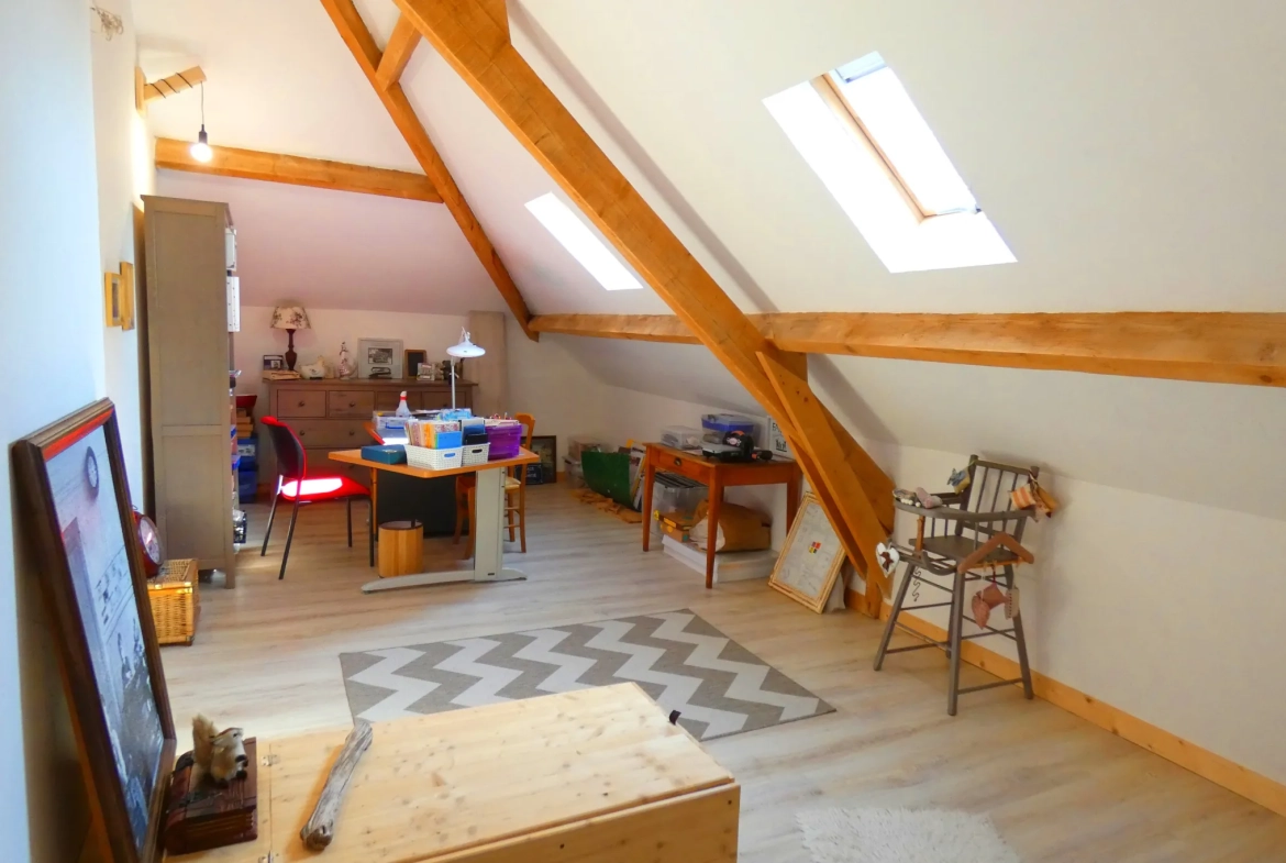 Maison familiale de 5 chambres avec terrasse à Vic-sur-Cère 