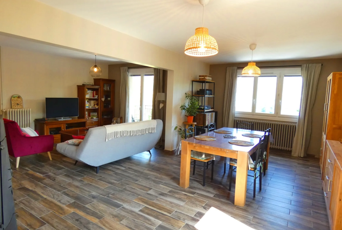 Maison familiale de 5 chambres avec terrasse à Vic-sur-Cère 