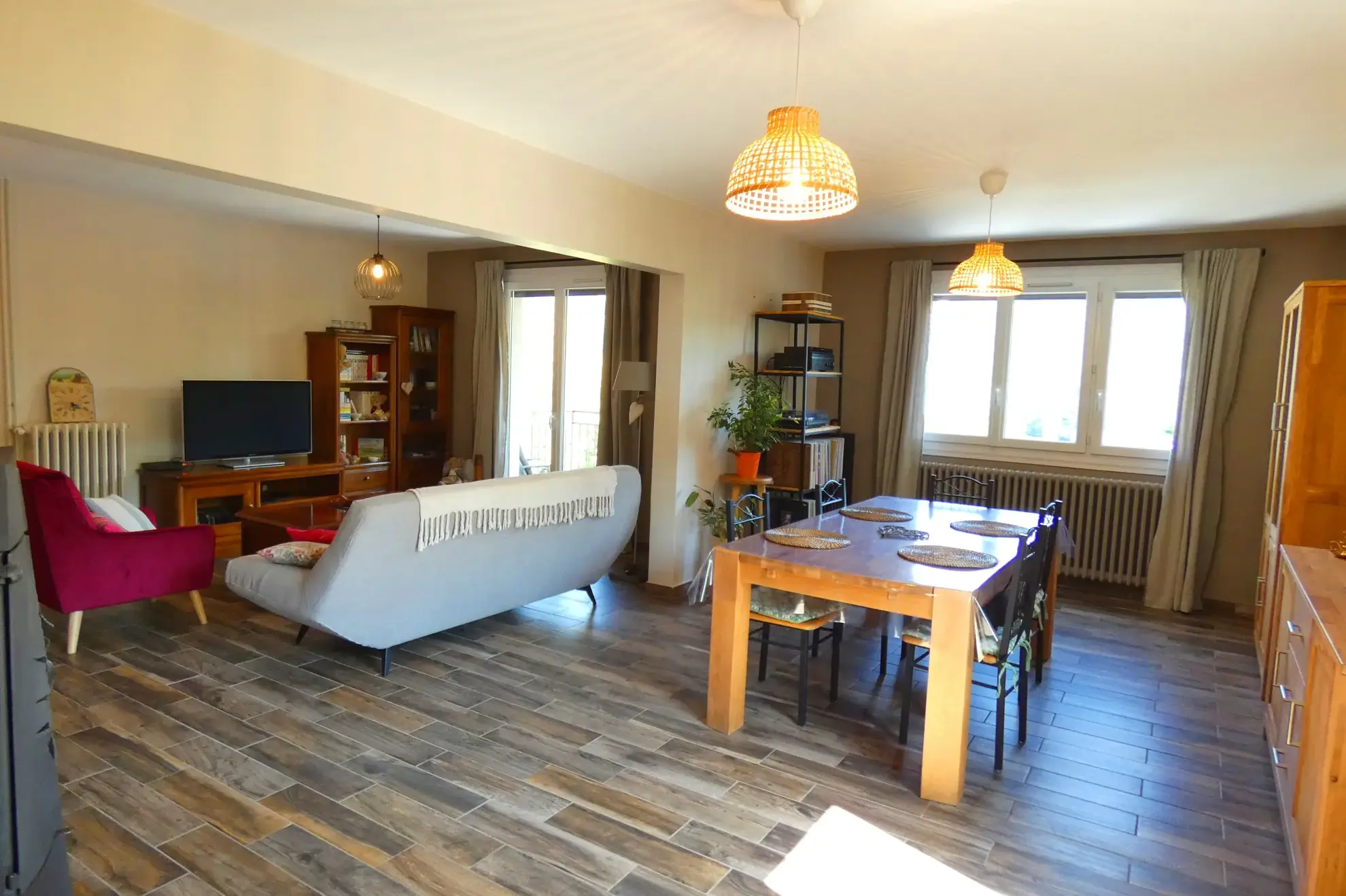 Maison familiale de 5 chambres avec terrasse à Vic-sur-Cère 