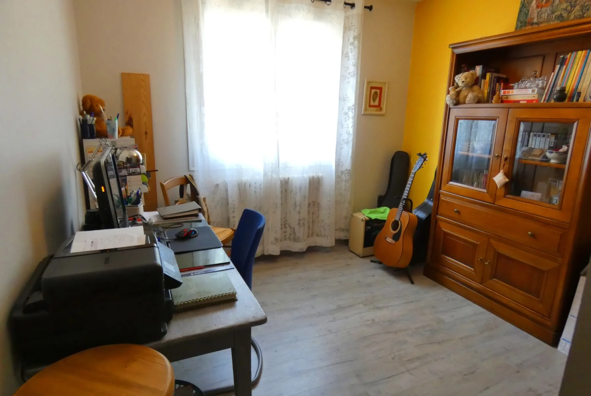 Maison familiale de 5 chambres avec terrasse à Vic-sur-Cère 