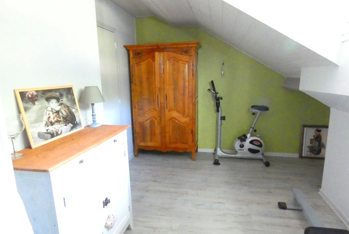 Maison familiale de 5 chambres avec terrasse à Vic-sur-Cère 