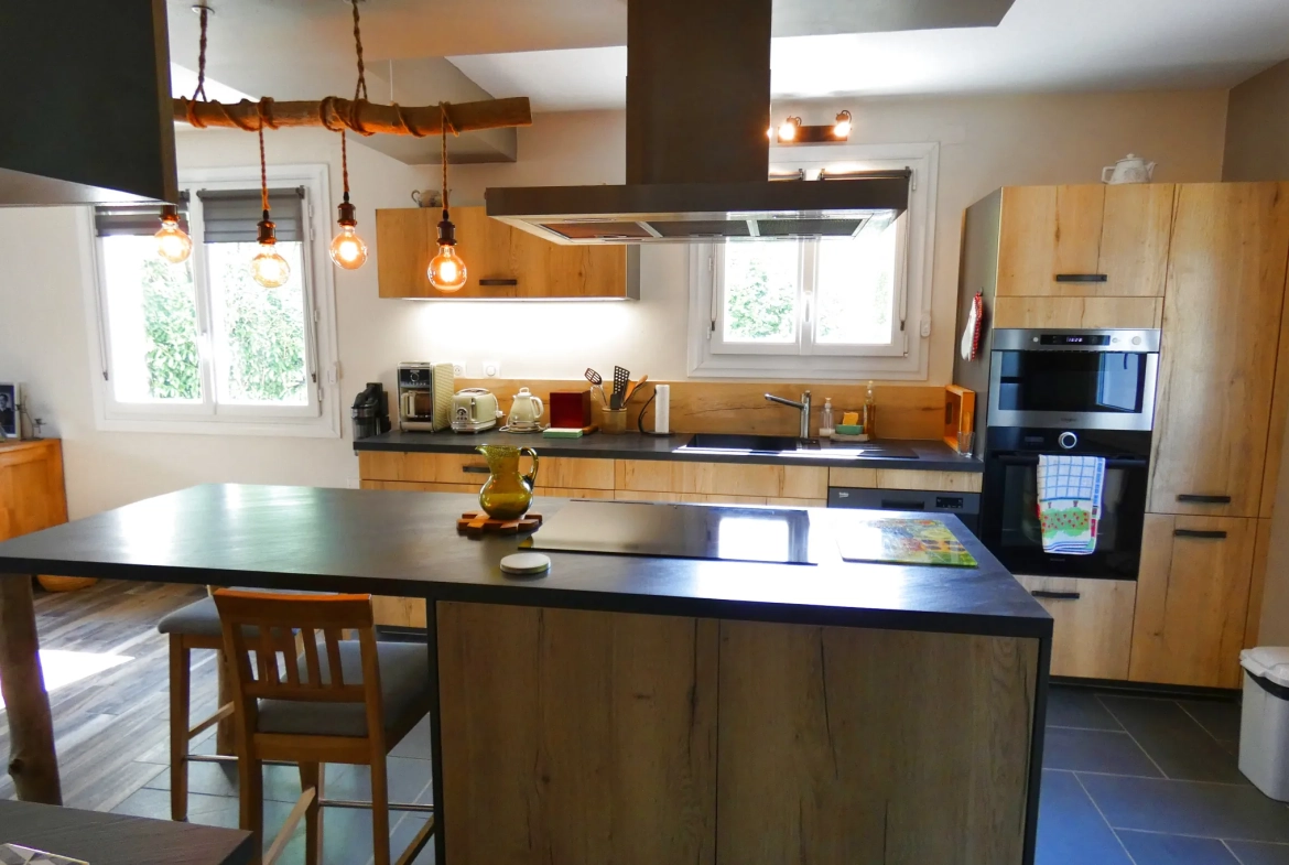 Maison familiale de 5 chambres avec terrasse à Vic-sur-Cère 