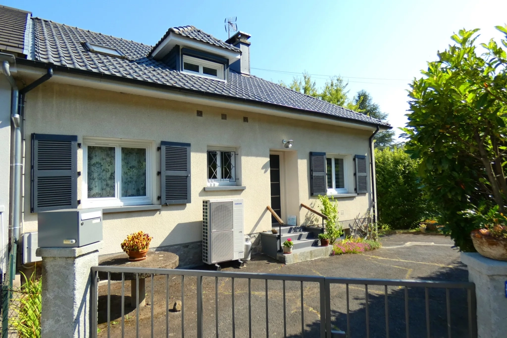 Maison familiale de 5 chambres avec terrasse à Vic-sur-Cère