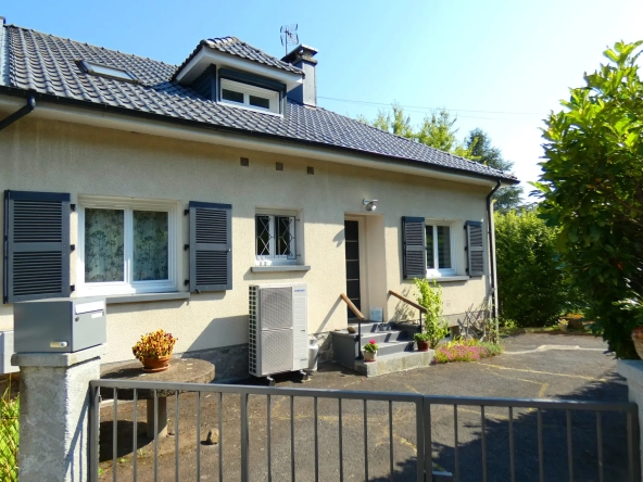 Maison familiale de 5 chambres avec terrasse à Vic-sur-Cère