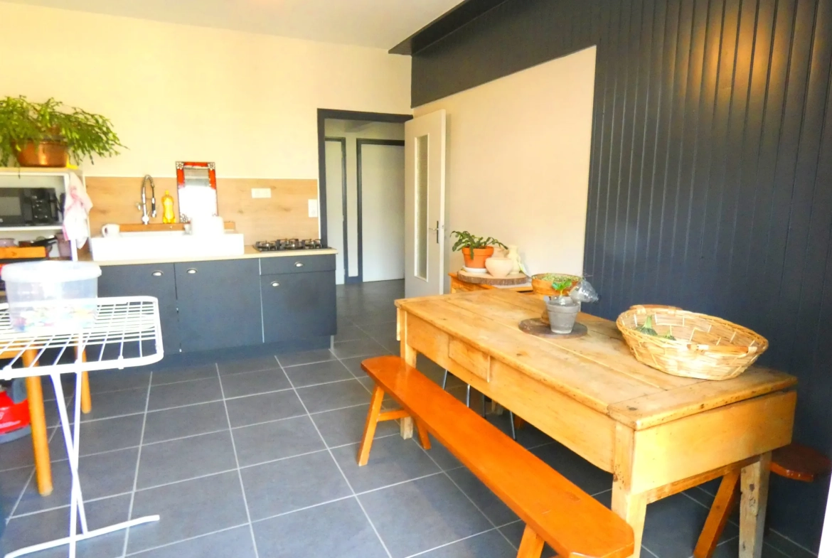 Maison familiale de 5 chambres avec terrasse à Vic-sur-Cère 