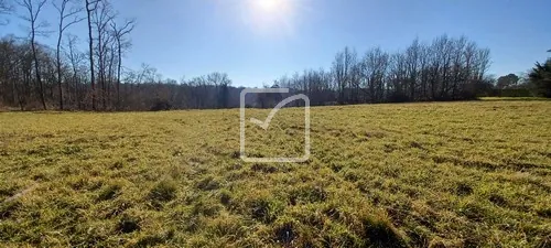 Terrain constructible de 4000 m² à Fajoles, environnement calme et boisé 