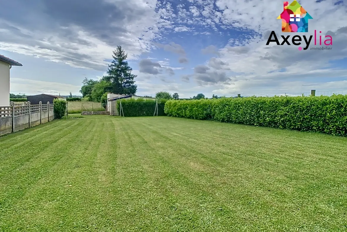 Belle maison familiale à Villerest avec grand terrain, garage et rénovation partielle 