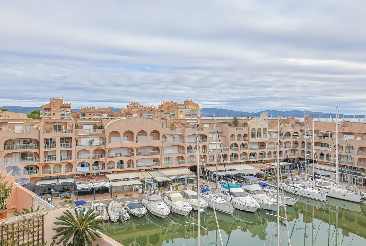 Appartement avec vue imprenable sur le Port de Hyères – 70 m² avec terrasse 