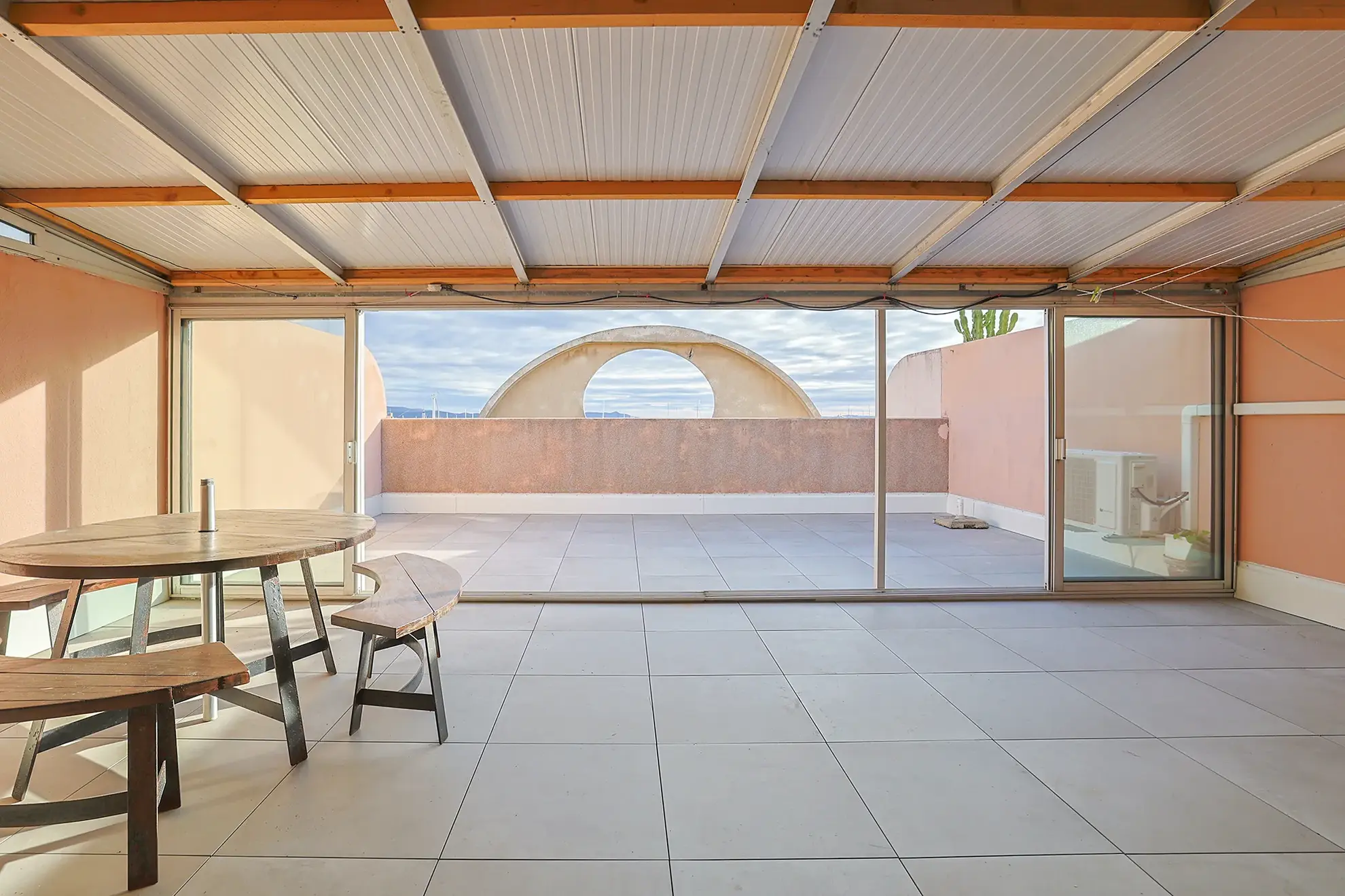 Appartement avec vue imprenable sur le Port de Hyères – 70 m² avec terrasse 