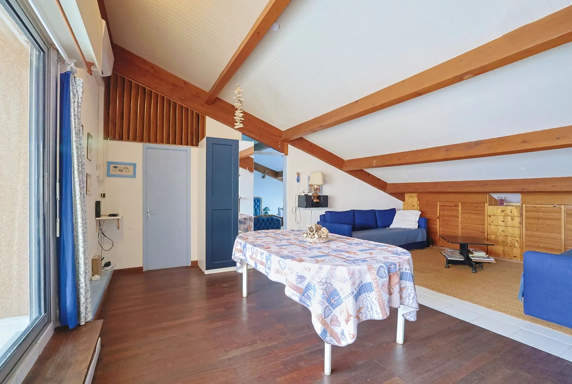 Appartement avec vue imprenable sur le Port de Hyères – 70 m² avec terrasse 